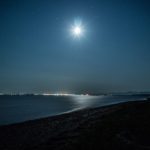野付湾と月